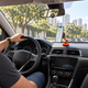 O celular fica solto no carro? Guia de uso do suporte magnético a vácuo da Vapto